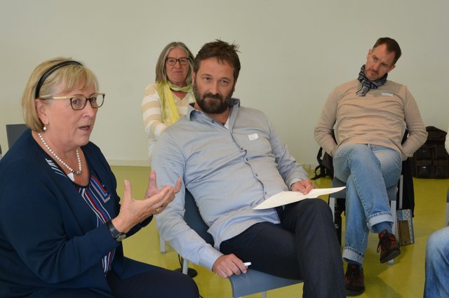 Fishbowl-Diskussion bei der Tagung sozial & digital – von links Eva Lichtenberger, Jutta Seethaler, Moderator Heinz Hafner und Dr. Marcus Dapp.