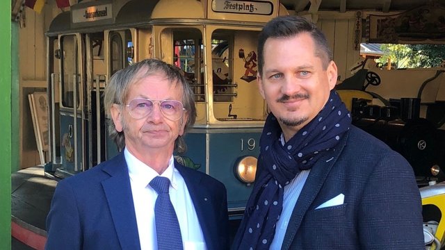 Zwei Favoritner: Ernst Hrabelek (l) und Bezirkschef Marcus Franz.