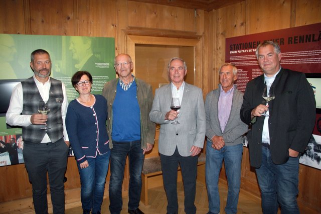 <f>Ausstellungseröffnung:</f> Peter Mall, Karin Hafele, Toni Schranz, Skilegende Karl Schranz, Helmut Schranz und Bgm. Helmut Mall.