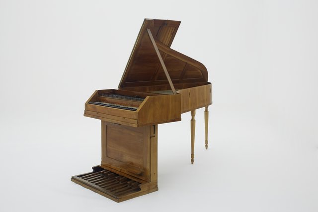 Pedalhammerflügel, Johann Evangelis Schmid, um 1800
Das Instrument stammt aus dem Besitz des „Stille Nacht“-Komponisten Franz Xaver Gruber (1787–1863) und dürfte erst nach 1816 in dessen Besitz gekommen sein. Es wurde 1897 durch das Museum von seiner Tochter um 10 Gulden angekauft. | Foto: Salzburg Museum