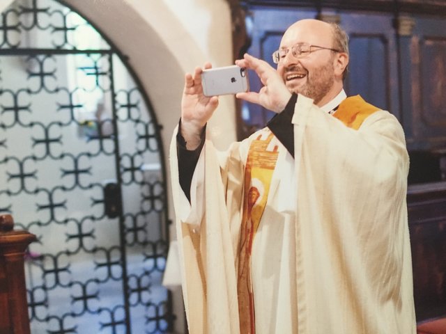 Pater Clemens Reischl aus Mautern traut jährlich viele Paare. | Foto: privat