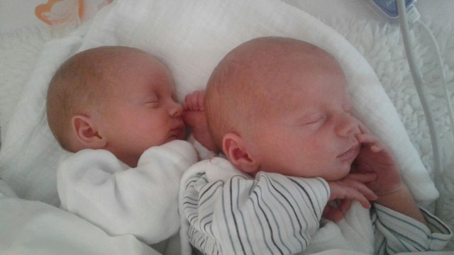 Lara & Martin
Geburt: 26. Juli
Eltern: Nicole Nast und
Wilfried Uitz, Hohenbrugg
1.990 g, 2.590 g, 43 cm, 48 cm