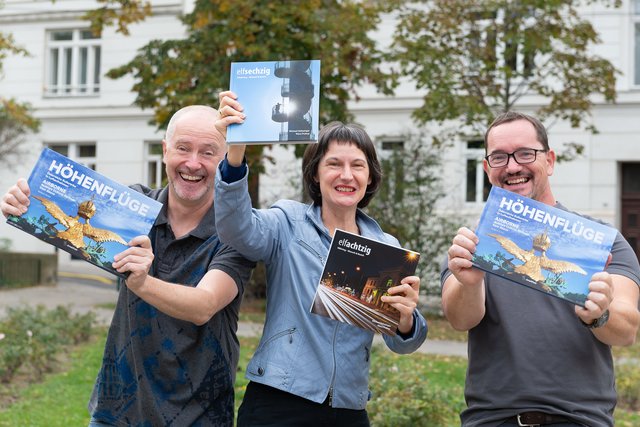 Mit vertauschten Werken in der Hand:  Klaus Prokop, Stefanie Grüssl und Michael Haitszinger (v.l.). | Foto: Noah Prokop