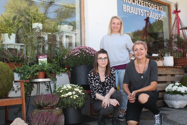 Cosima Lemberger (M.) mit ihrem Team der Blumenecke Fügen | Foto: Dagmar Knoflach-Haberditz