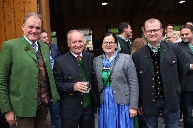 Viele Ehrengäste, darunter LAbg. Erwin Dirnberger, Kammerobmann Werner Preßler oder Bezirksbäuerin Anita Suppanschitz | Foto: Cescutti