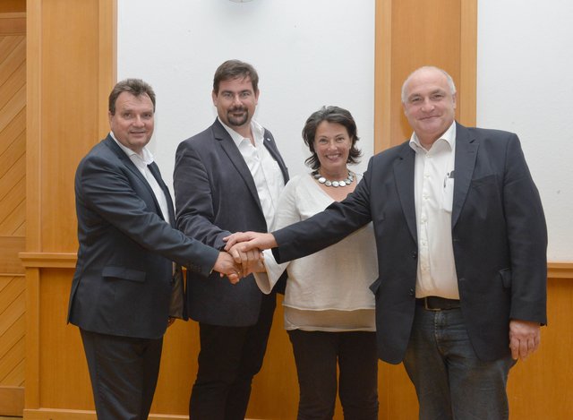 Bürgermeister Karl Schlögl mit Nachfolger Stefan Steinbichler, der neuen Stadträtin Ingrid Schlögl und dem frischgebackenen Vizebgm. Viktor Weinzinger.