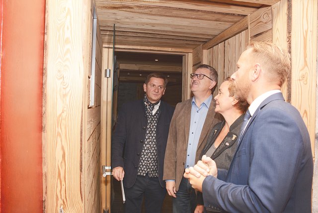 &lt;f&gt;Erzberg-Stollen im Asia Spa:&lt;/f&gt; Bgm. Kurt Wallner, Josef Pappenreiter, Malgorzata Koch-Basic, Michael Bäuml (v.l.). | Foto: Gaube