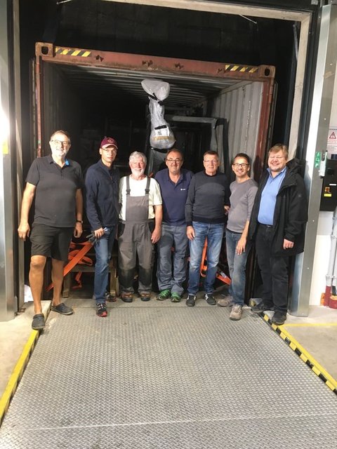 Mitglieder des Lionsclubs beim Beladen des Containers | Foto: Lionsclub Sierning-Steyrtal