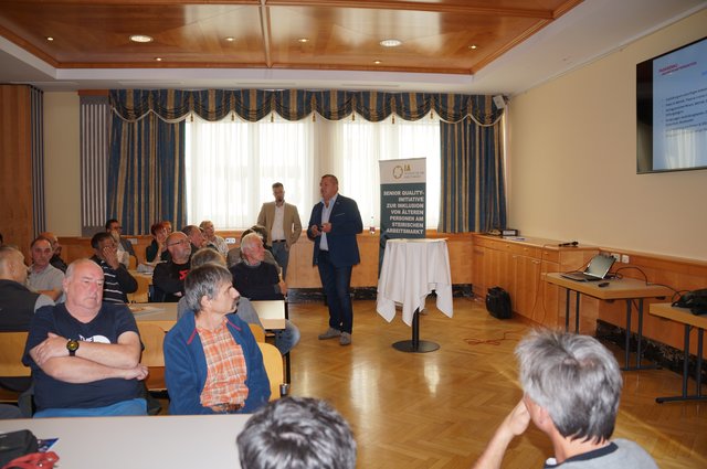 Franz Hansbauer referierte über diverse Fördermöglichkeiten. | Foto: Almer
