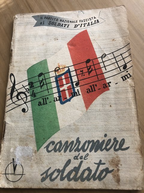Italienisches Liederbuch mit Nazi-Ideologie. | Foto: OÖ Landesarchiv