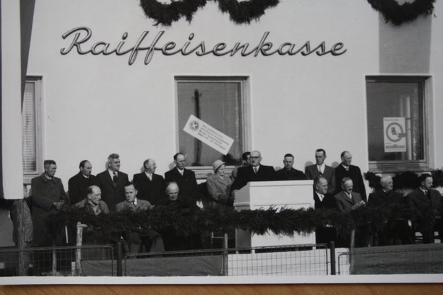 1959 übersiedelten die Bankgeschäfte erstmals in ein eigenes Bankgebäude.