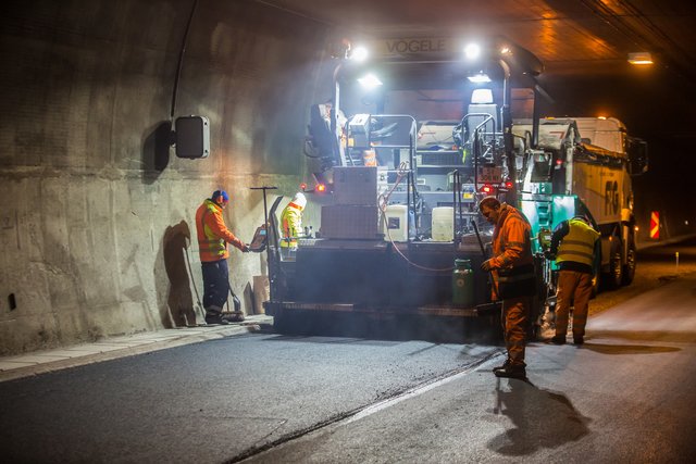 Im November werden im Felbertauerntunnel Belagsarbeiten durchgeführt. Dabei kommt es zu Sperren in den Nachtstunden. | Foto: Brunner Images