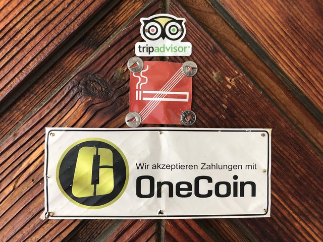 Kryptowährungen gibt es einige. Auch Onecoin wird im allgemeinen, obgleich derzeit nicht "handelbar", dazugezählt.