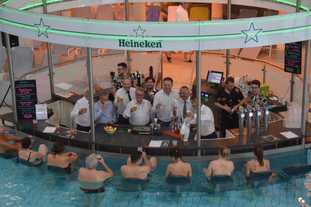 Ebenfalls neu: die Poolbar