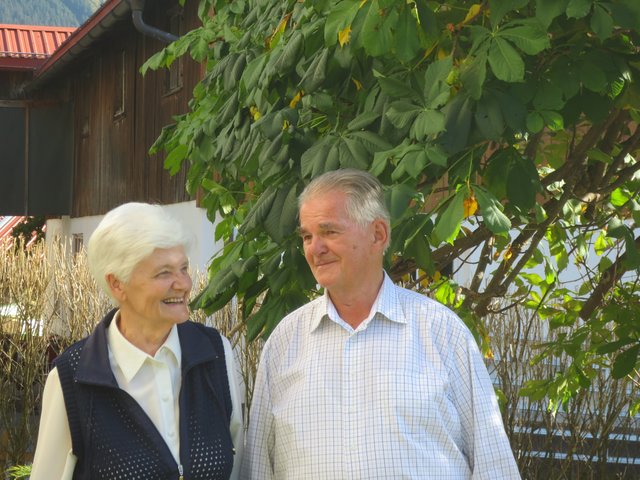Albina und Engelbert gehen seit 50 Jahren gemeinsam durchs Leben. | Foto: BH Reutte/Rumpf