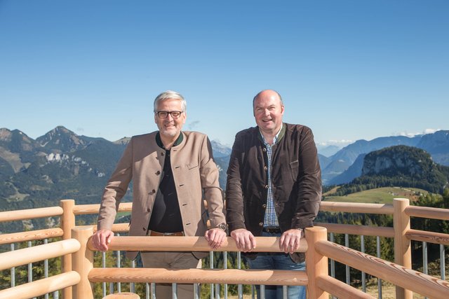 LAbg. Sebastian Huber, Zweiter Präsident und Europasprecher, mit Bürgermeister Norbert Meindl. Die beiden konnten sich über prachtvolles Spätsommerwetter freuen.