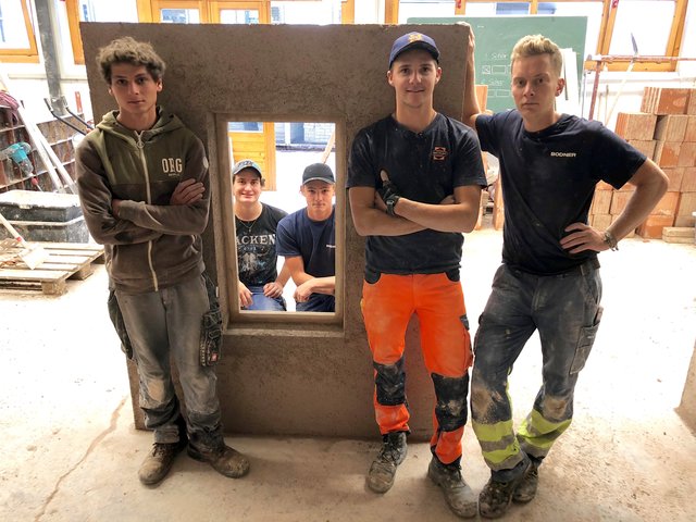 Stefan Mair, Laurent Jans, Benedikt Scherer, Eric Berger und Emanuel Bstieler haben den Lehrabschluss in der Tasche.