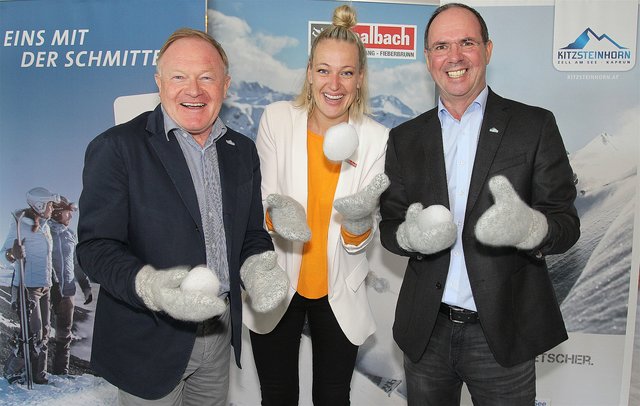 Es kann losgehen – Erich Egger, Vorstand der Schmittenhöhenbahn AG, Isabella Dschulnigg-Geissler, Geschäftsführerin Saalbacher Bergbahnen GmbH und Norbert Karlsböck, Vorstand der Gletscherbahnen Kaprun AG (v.l.) freuen sich auf einen schneereichen Winter.