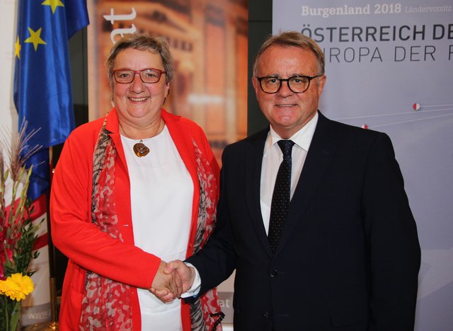 Bundesratspräsidentin Inge Posch-Gruska und LH Hans Niessl luden zum Burgenland-Abend.