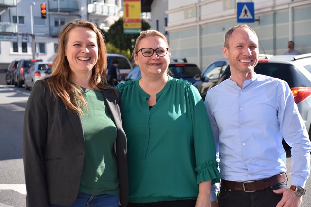 Iris Kahn (Mitte) löst Nicole Schreyer (li.) als neue Bezirkssprecherin ab. Mit im Bild: LA Georg Kaltschmid.