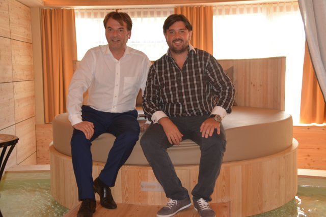 Die beiden Bürgermeister nahmen in einer der fünf neuen exklusiven Day SPA-Loungen Platz: Gert Polster und Hans Unger