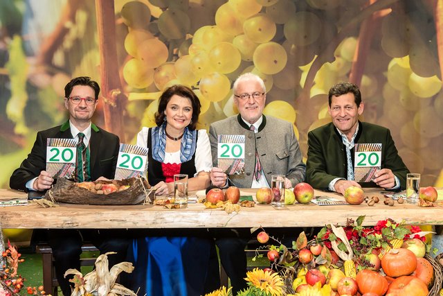 Die Jury mit Karl Lenz (Radio Steiermark-Volkskulturmoderator), Caroline Koller (ORF-Moderatorin), Sepp Strunz (Musiklehrer) und Franz Posch (Moderator „Mei liabste Weis“) (v.l.). | Foto: ORF Schoettl