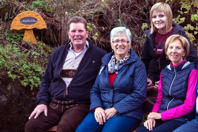 Sepp mit Gattin Monika sowie Bianca und Christa.