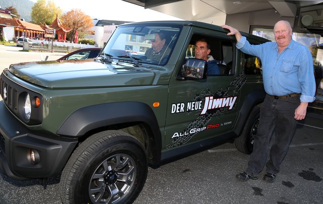 Ortner Franz (stehend) ist vom "Jimmy" begeistert.