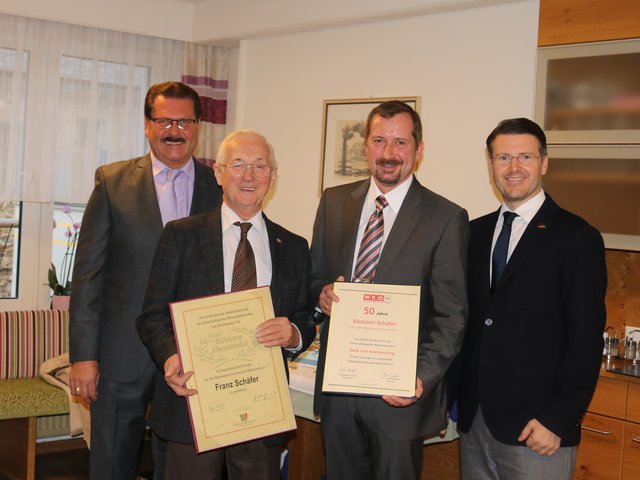 Johann Ehrenberger (Innungsmeister der Bäcker); Firmenchef Franz Schäfer, Geschäftsführer Martin Bernleitner, Mag. Thomas Hagmann (Bundesinnungsmeister-Stv. Lebensmittelgewerbe und Innungsmeister der NÖ Konditoren)