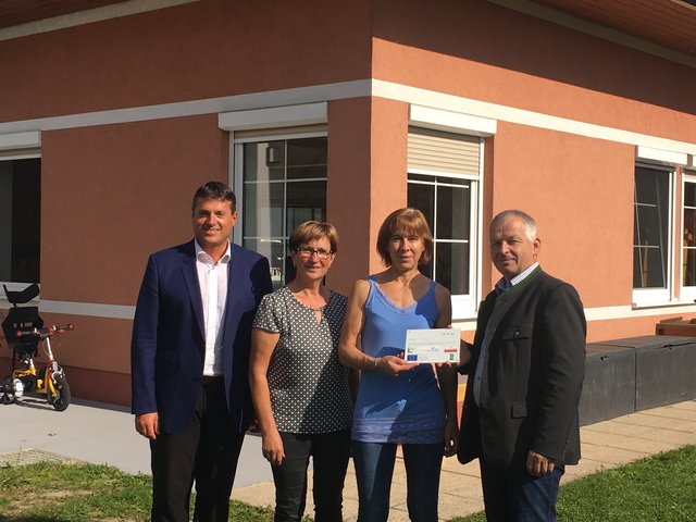 Spendenübergabe - Die Leader-Region Strudengau Perg, vertreten durch NR Bgm. Nikolaus Prinz und Geschäftsführer Manfred Hinterdorfer übergaben knapp 40.000 Euro.