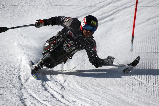 Behindertensportler Simon Wallner hat sein Schneetraining wieder aufgenommen.