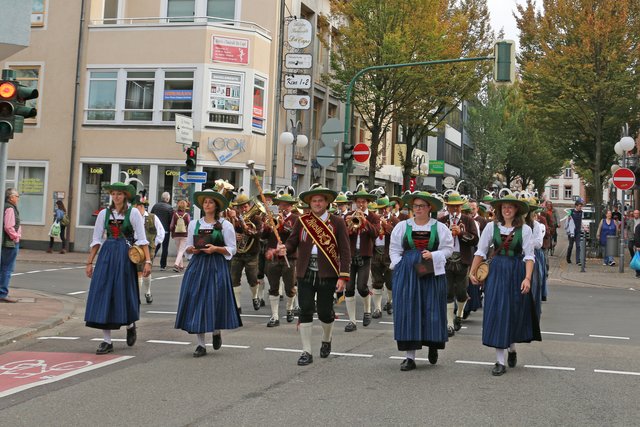 Die Musikkapelle beim Einmarsch ind Festzelt