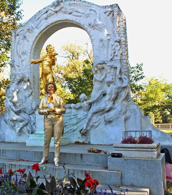 Elisabeth Wolf als Johann Strauss | Foto: Peter Markl