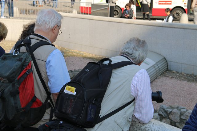 Regionauten/innen vor dem Abgrund, Michaelerplatz, Wien