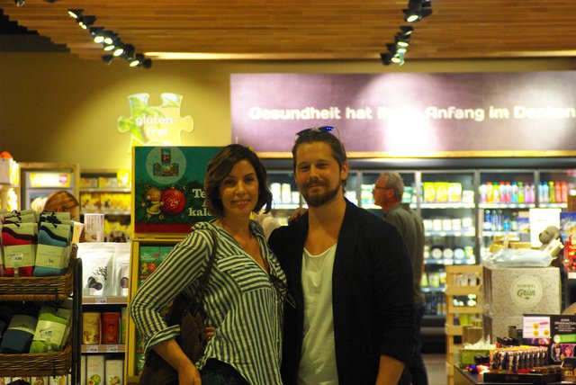 Stefan Fizor und seine Frau Bettina beim Bummeln.