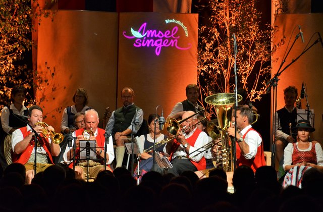 Peter Moser mit seinen Alpbacher Bläsern aus Tirol.