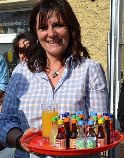 Foto: Angelika Russ sorgt dafür, dass niemand verdurstet