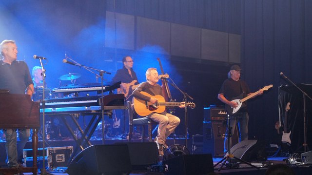 Wolfgang Ambros gab mit seiner Band ein beeindruckendes Konzert in St. Anton.