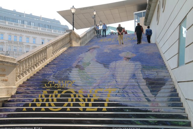 Hinunter geht es über die Stiege! Albertina, Wien