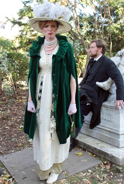 Barbara Wehr als Alma Mahler-Werfel und ihr Vater Emil Jakob Schindler | Foto: Peter Markl
