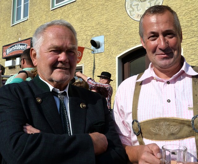 Foto: Heimische Zaungäste: Helmut Jäger und Adi Egger