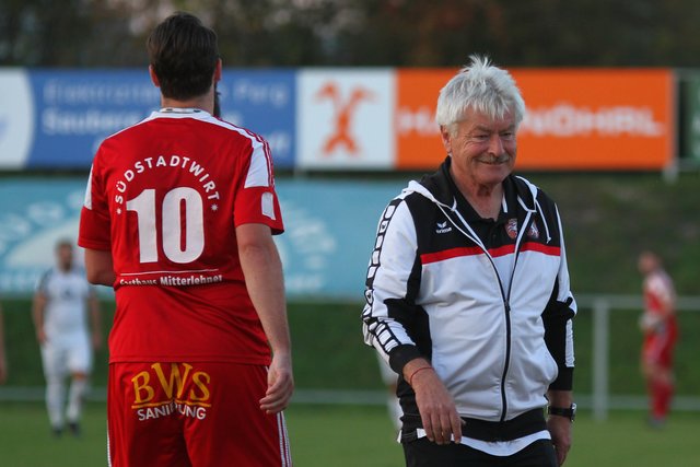 Neo-Coach Gunter Em von U. Perg 1b kam, sah und siegte beim Einstand gegen den ATSV Langenstein.