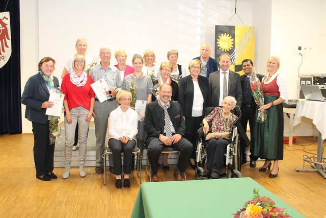 Das Bibliotheksteam Weer feierte 50-jähriges Jubiläum