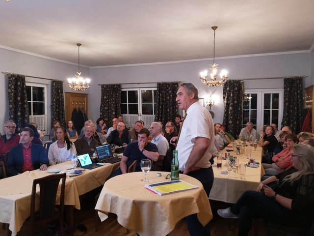 gut besucht war der Bürgermeisterstammtisch am Karriegel