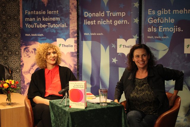 Laura Wiesböck präsentierte ihr Erstlingswerk "In besserer Gesellschaft" bereits bei mehreren Auftritten.