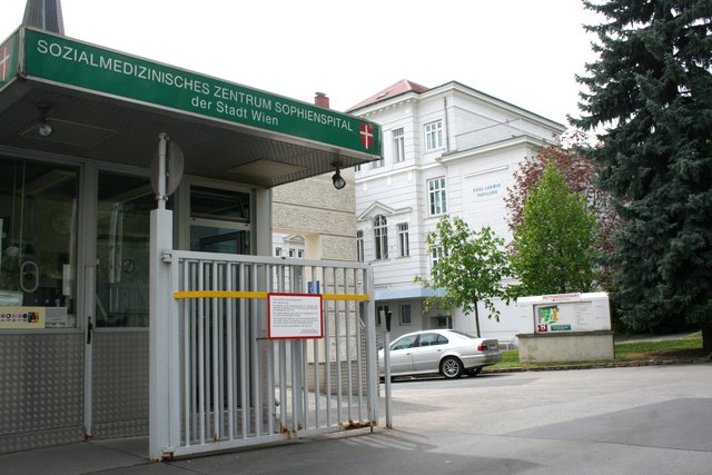 Bis 2022 entstehen am ehemaligen Sophienspital mehr als 100 neue Wohnungen. Wieviele Parkplätze gebaut werden, ist noch fraglich. | Foto: bz