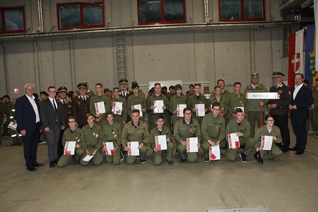Die Feuerwehrjugend vom Bezirk Oberwart beim gemeinsamen Foto