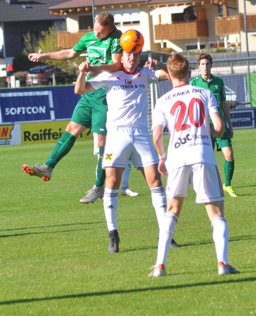 Der SK St. Johann (grün) erkämpfte ein Remis.