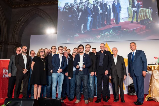 Das Team der Fivers kam gemeinsam mit Bezirks-Chefin Susanne Schaefer-Wiery zur Gala ins Rathaus.