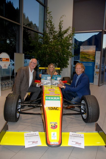 Autor Siegfried C. Strasser, Albert-Witwe Margit, Wolfgang Wurm (Autohaus Strasser). | Foto: Reiter